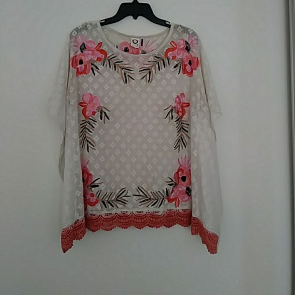 Flower & Cream dressy top
